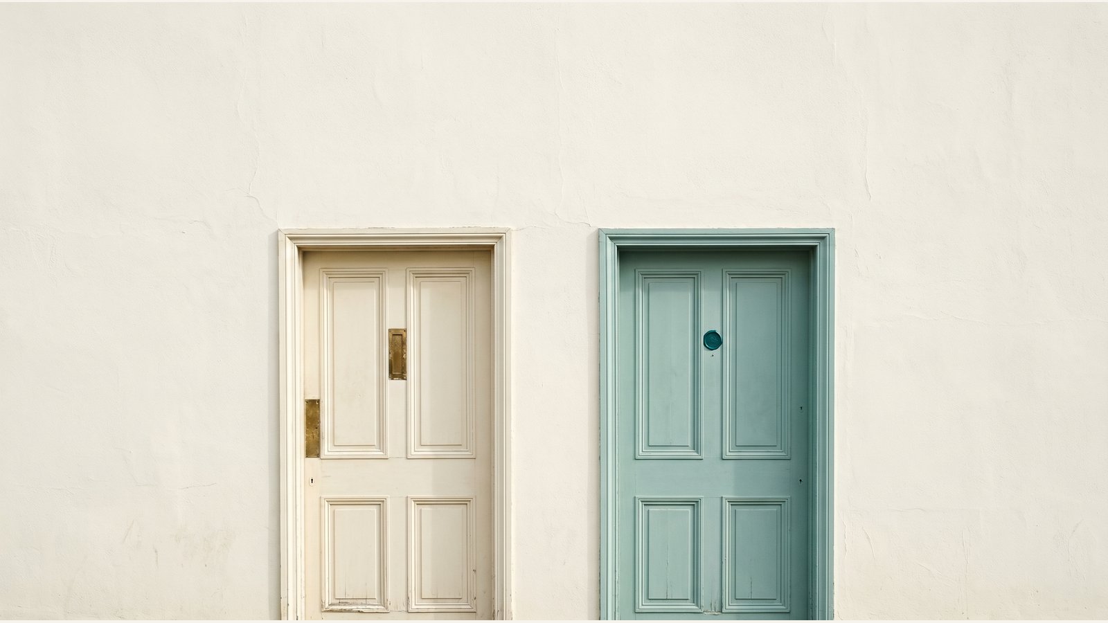 Exchange freeze vs issuer freeze